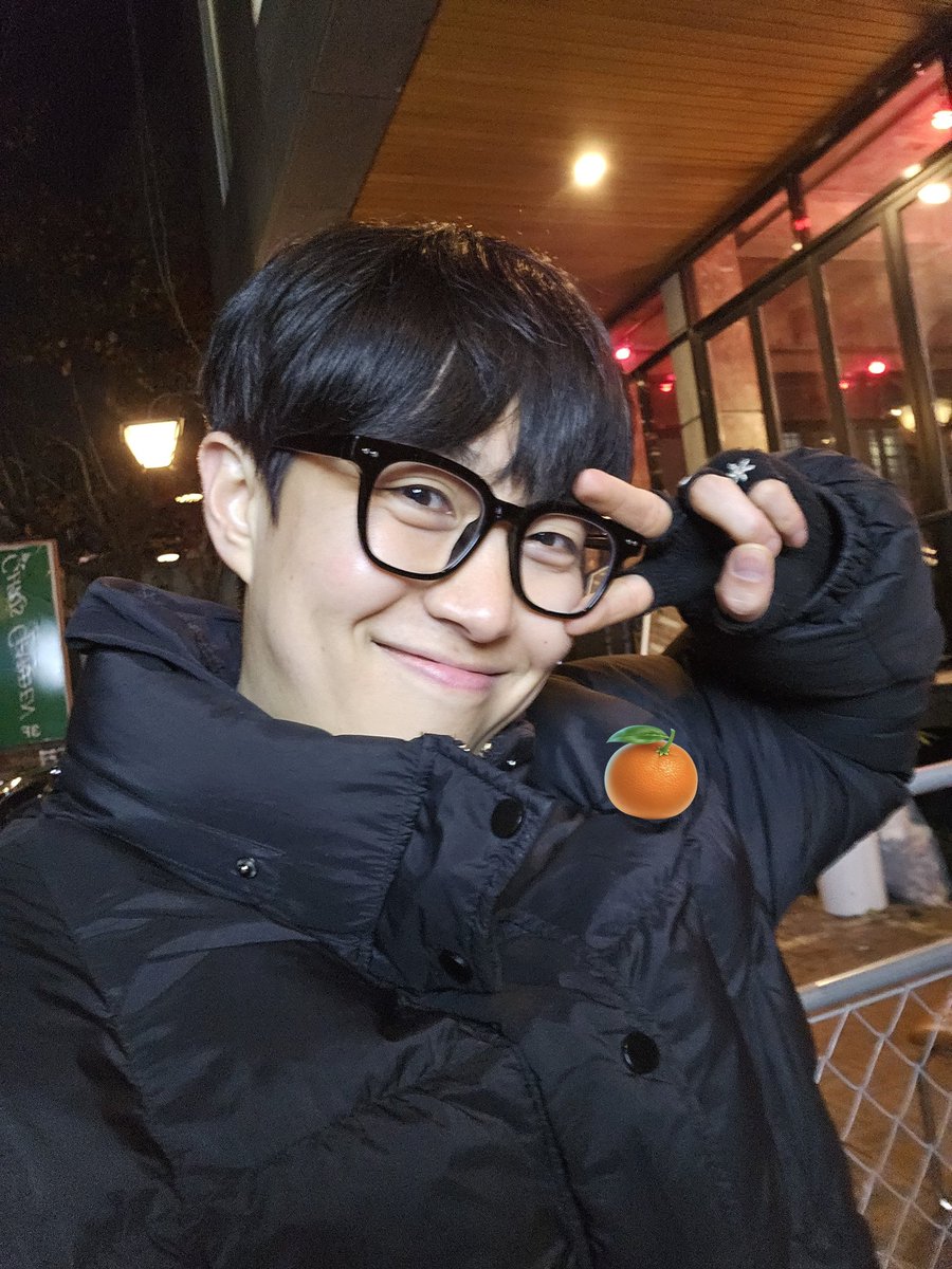 Umza_Etg's tweet photo. 나는.. 인디밴드 동안갑은 광모라고 생각해... 92년생 33살입미다...아니..아니 33살이라고구라치지마 일단 피부부터 너무 좋아... https://t.co/tZic5zYpN6