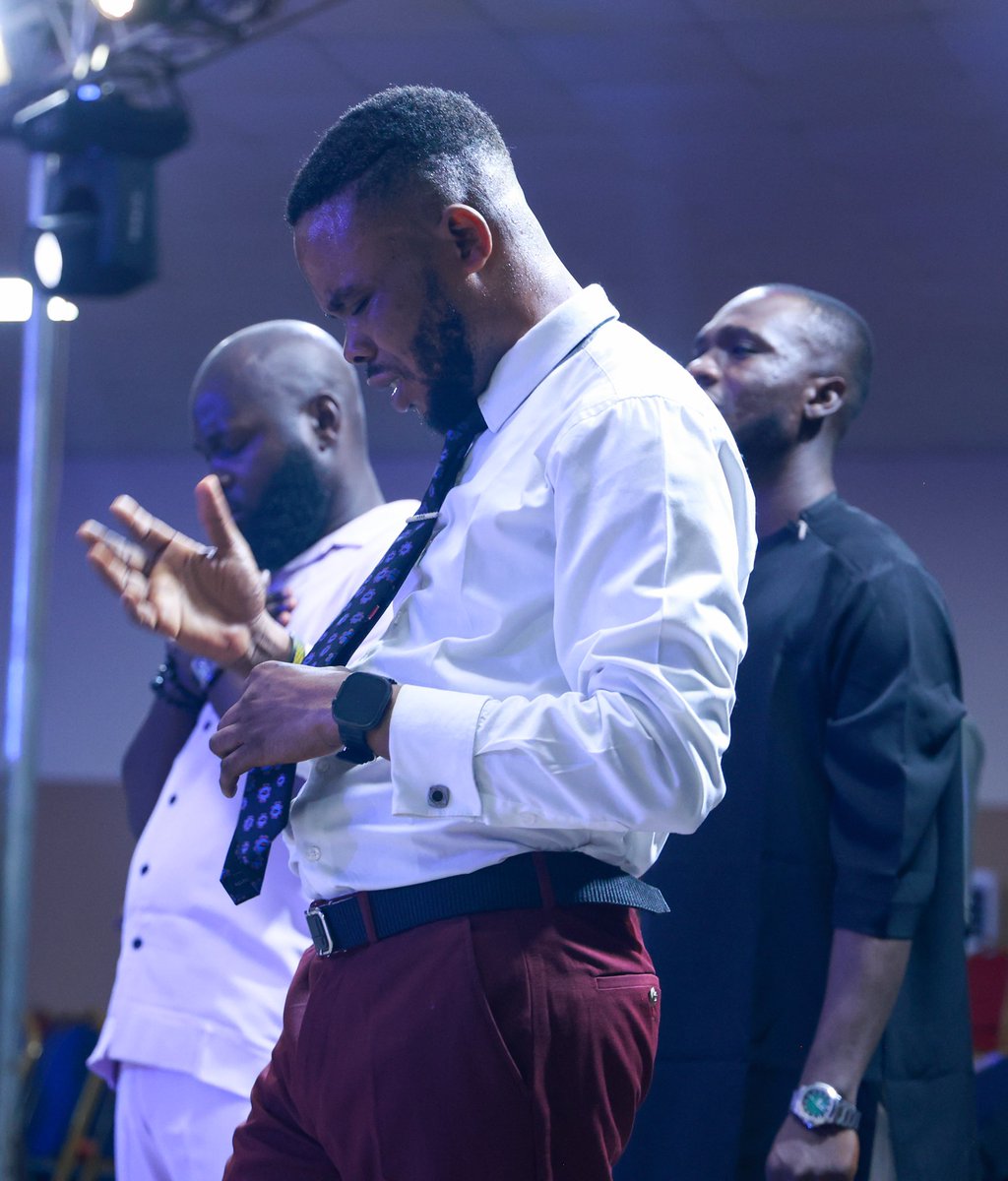 JolizRecords's tweet image. Moments like these remind us that worship is more than sound, it’s surrender.
Nifemi leading from a place of brokenness, truth, and intimacy.
Heaven responds when hearts are fully yielded.

Nifemi 
#WorshipMoment #NifemiLive #PresenceOverPerformance #IntimateWorship #GodIsHere