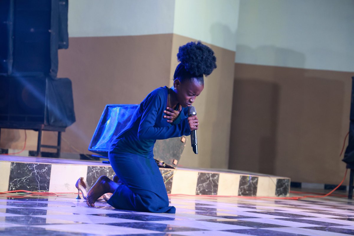 JolizRecords's tweet image. Moments like these remind us that worship is more than sound, it’s surrender.
Nifemi leading from a place of brokenness, truth, and intimacy.
Heaven responds when hearts are fully yielded.

Nifemi 
#WorshipMoment #NifemiLive #PresenceOverPerformance #IntimateWorship #GodIsHere