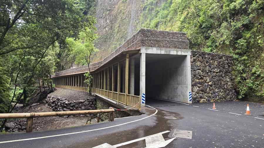 elapuron's tweet photo. Zapata: "Una vez más, aportamos soluciones al Cabildo de La Palma, esta vez en la obra de los Tilos"
https://t.co/ZpQ1TdVQT0
#MarianoZapata #suministroelectrico #lostilos #LaPalma #transicionecologica https://t.co/pA7LQJa9NO