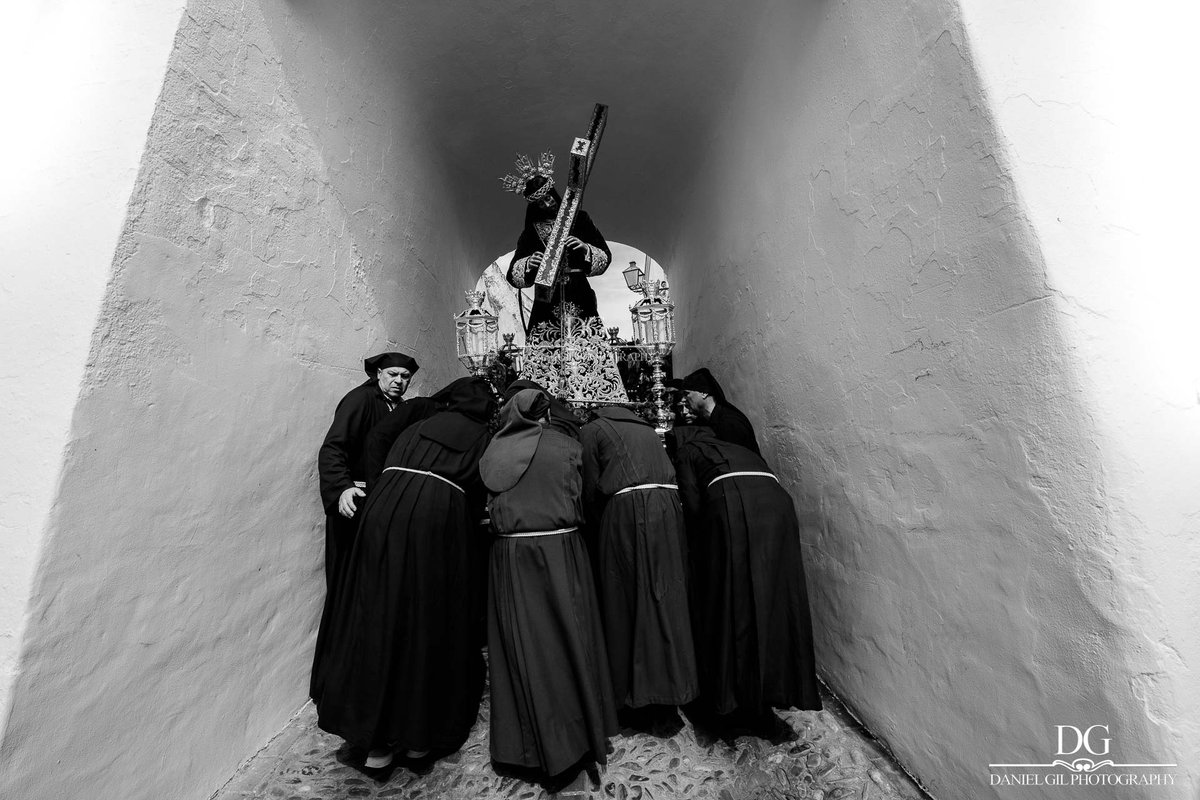 Hilo de parte del trabajo realizado durante la Semana Santa en Arcos de la Frontera.

Reportaje completo: danielgilphotography.com/post/semana-sa…