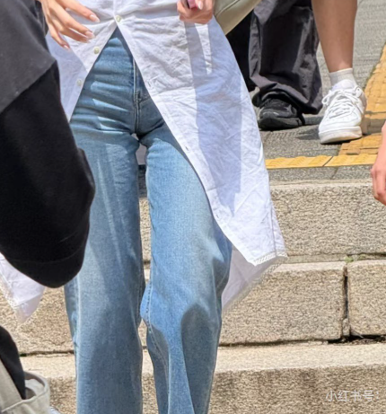 AiSte72311365's tweet photo. Can someone find what kind of Calvin Klein Jeans she is wearing?? ๐ฅบ Its definitely Calvin Klein..๐ญ๐ญ
#YUNA #ITZY #์ ๋ #์์ง #ใฆใ #ใคใใ #็ณๆๅจ #MIDZ https://t.co/WTanvILl1B