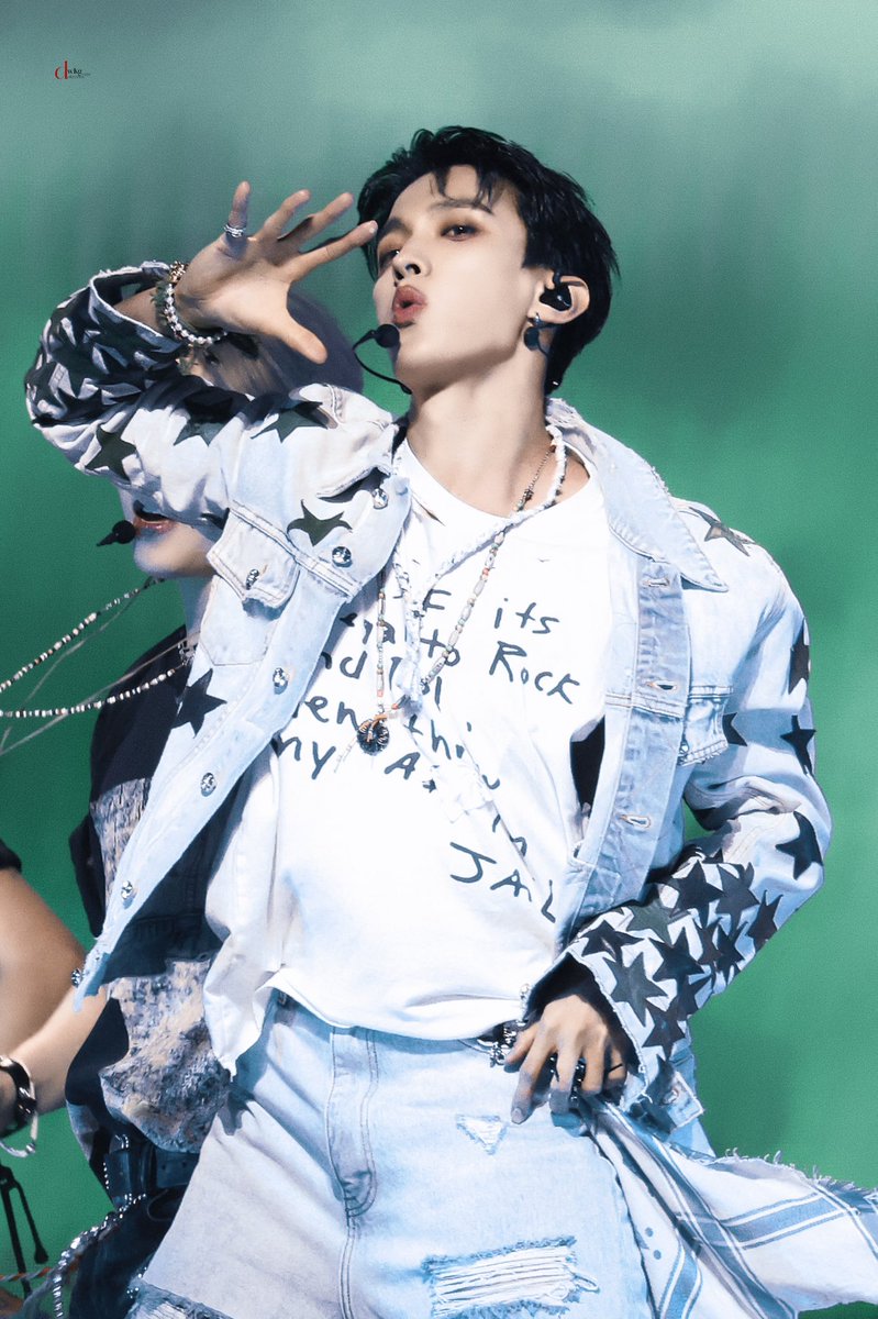 dwkg0218's tweet photo. 250525 BURST STAGE

hot hot

#도겸 #이석민 
#ドギョム #DOKYEOM 
#세븐틴 #SEVENTEEN
@pledis_17 https://t.co/WcIYS7oDg0