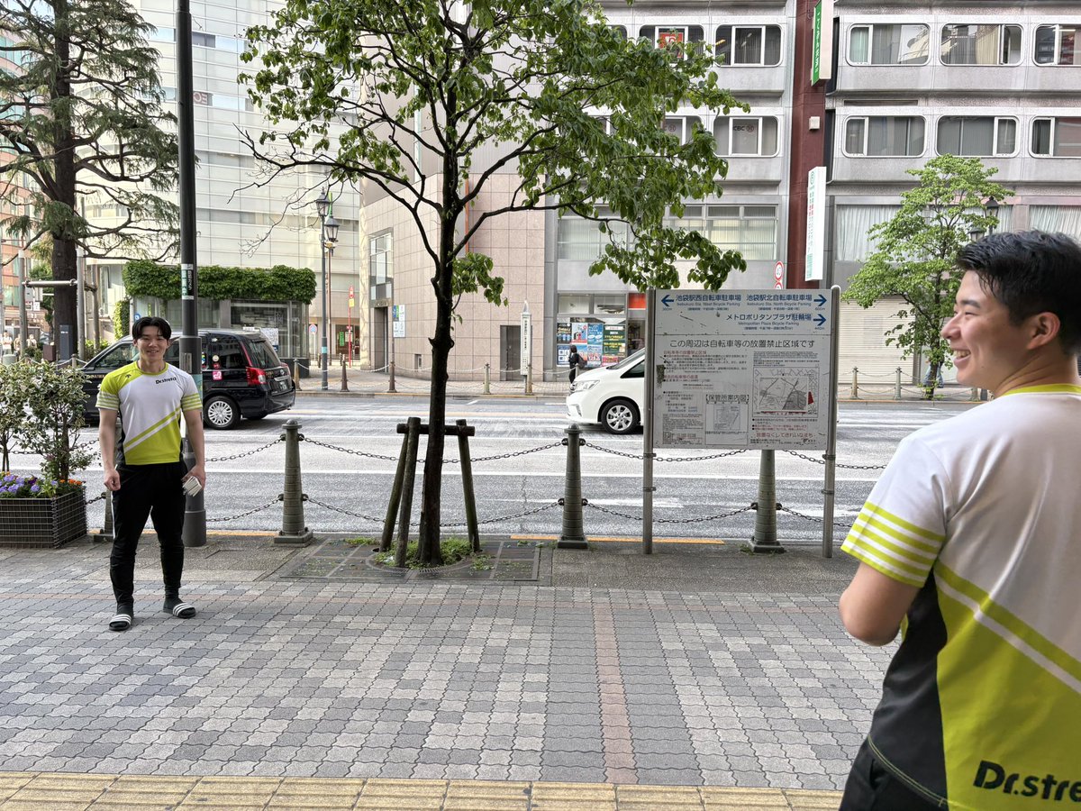 1997_kimgori's tweet photo. 半年前にはなかった光景😯💭

みんなで集客を頑張ってる姿を見ると
なぜかめちゃくちゃ感動してしまう🥹🔥

みんな毎日集客ありがとう😘🫶
もっともっと頑張るぞぉお！！！

集客集客集客📣📣📣

#池袋西口
#必要とされるチーム
#誰かのために https://t.co/XlgMisjwDU