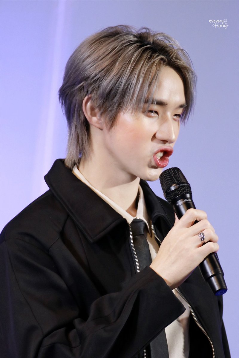 จือออส์~~~ ชอบมากกโดนเส้น5555555555 ตี๋ทำดีๆเราเป็นนักร้อง55555555555
