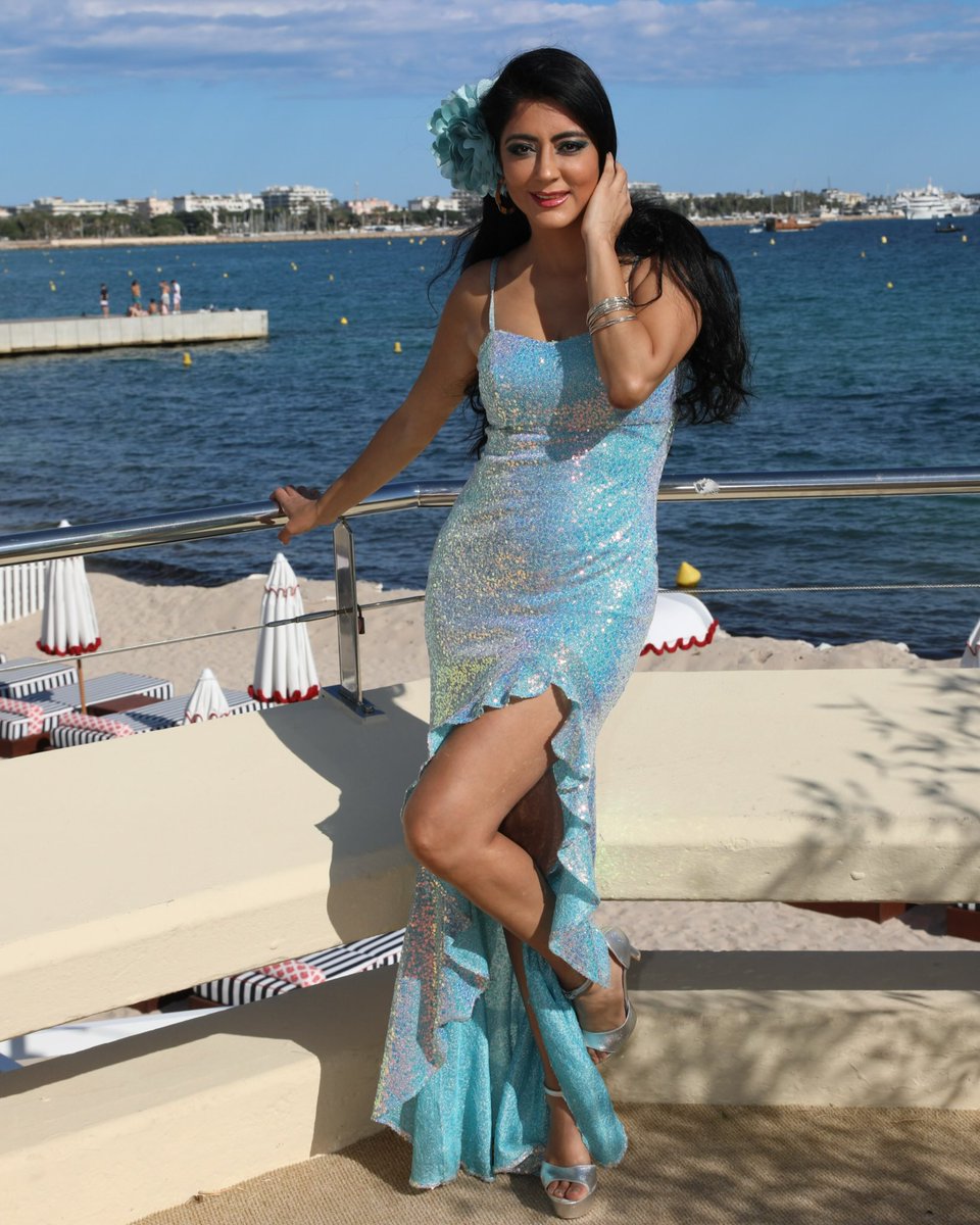karlalazoartist's tweet photo. โ๏ธ๐๐ง๐ฝโโ๏ธ ๐ #cannes
.
Merci infiniment pour ces superbes photos cher et talentueux @richardbyugo ๐ซถ๐ฝ
.
.
.
#cannesfilmfestival #festivaldecannes #france #karlalazo #artist #singer #actress #mexicana #photo #shotting #lacroisette https://t.co/uGFq8dr7fL
