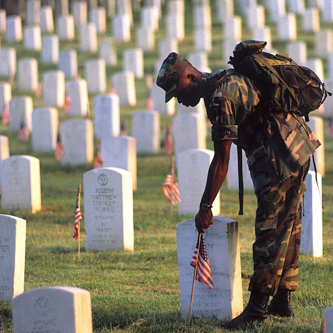 ALittleHelp's tweet image. 🇺🇸 Honoring the Brave 🇺🇸

Today, we pause to remember and honor the heroes who gave everything for our freedom.

Their sacrifice is the reason we can build, create, and grow in peace.

From all of us  — thank you.