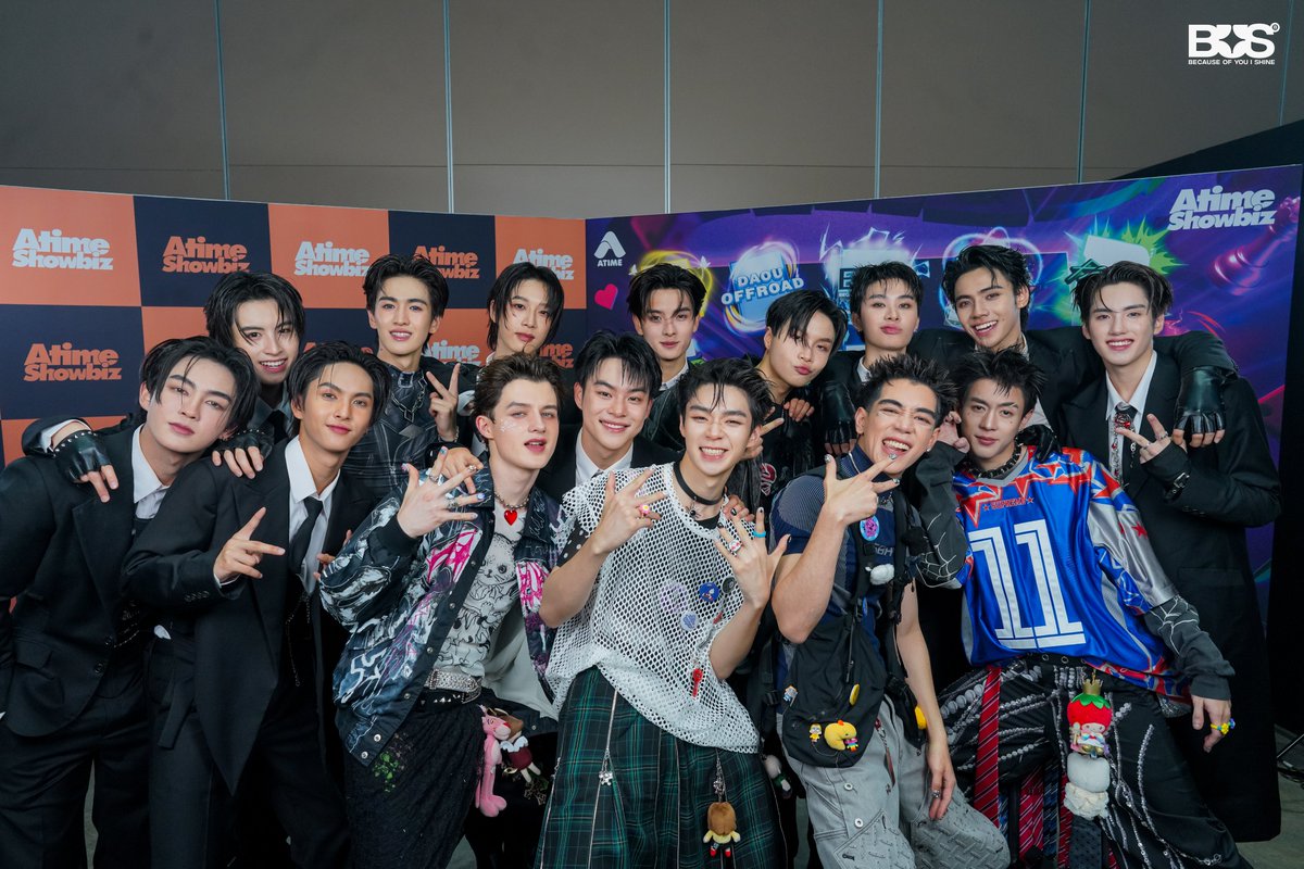✨ BACKSTAGE
#GOTCHAPOP3xBUS 📸 (3/3)

เนื่องจาก ALAN ไม่สบาย จึงทำให้ไม่สามารถเข้าร่วมงานในวันนี้ได้ครับ

#GOTCHAPOP3
#BUSbecauseofyouishine