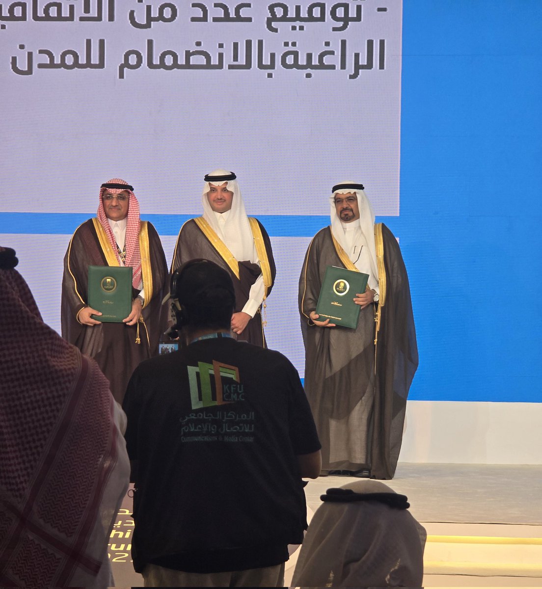 Redha44W's tweet photo. تم بحمده تعالى اليوم الاثنين ٢٦ مايو ٢٠٢٥ من ضمن جدول اعمال افتتاح منتدى الأحساء صديقة الطفل والذي اقيم في فندق مكان توقيع مذكرة تفاهم بين #مؤسسة_رضا_الوقفية و أمانة الأحساء وذلك لدعم العمل و الشراكة المجتمعية للانشطة والمبادرات الغير ربحية  وبمايخدم المجتمع الاحسائي وبما يتوافق مع رؤية المملكة ٢٠٣٠