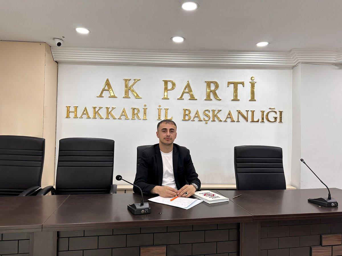 AkGencHakkari's tweet photo. 📍Hakkari

İl Gençlik Kolları Başkan Vekilimiz @Dogansayn__ Başkanlığında, Yürütme Kurulu Toplantımızı gerçekleştirdik.

Toplantımızın hayırlara vesile olmasını temenni ederiz. https://t.co/Le0SEXBjTO
