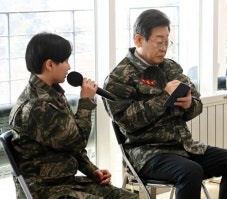 쉬지 말고 기록하라.
기억은 흐려지고 생각은 사라진다.
머리를 믿지 말고 손을 믿어라.
                                      - 다산 정약용