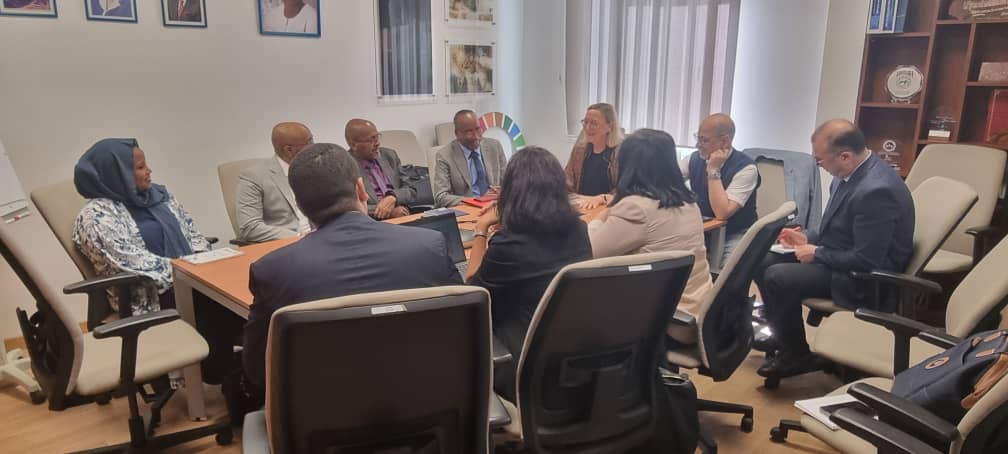Unfpa_Djibouti's tweet photo. La CNDH #Djibouti en mission au #Maroc avec le soutien de @UNFPADjibouti et la facilitation de @UNFPAMorocco.
Un bel exemple de coopération Sud-Sud pour faire avancer les #DroitsHumains, #SSR et la lutte contre les #VBG.
#UNFPA #CNDH. https://t.co/9XSmAPQSYK
