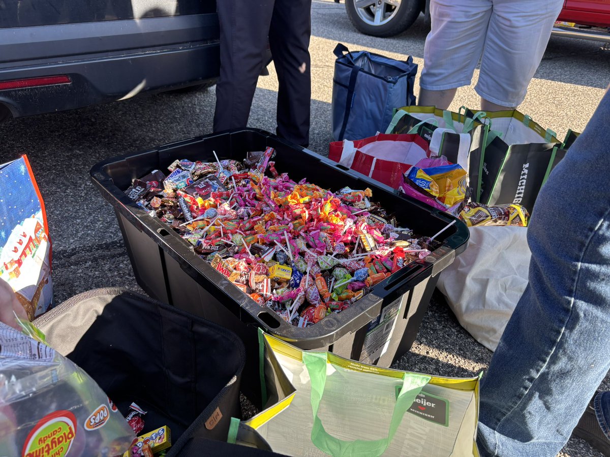 Drew Brummel (@wmstormchaserdb) on Twitter photo We are locked and loaded here at Jenison, MI for the Memorial Day Parade which starts at 9AM EDT!
<a href="/MiStormChasers/">Michigan Storm Chasers</a>
#miwx We are locked and loaded here at Jenison, MI for the Memorial Day Parade which starts at 9AM EDT!
<a href="/MiStormChasers/">Michigan Storm Chasers</a>
#miwx