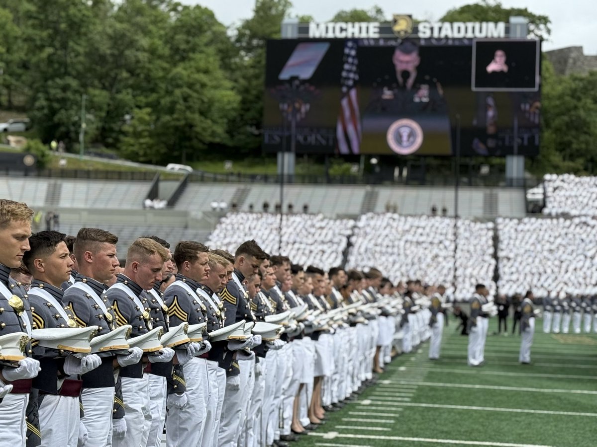 ByrneJamesT's tweet image. It was an honor to stand on the field of Michie Stadium this Memorial Day weekend for the Class of 2025 Commencement Ceremony at the @WestPoint_USMA. It is clear our nation’s newest military leaders are poised for greatness. Congratulations and thank you for your service. 🇺🇸🫡