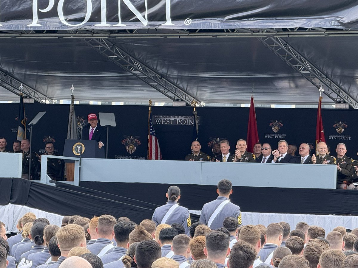 ByrneJamesT's tweet image. It was an honor to stand on the field of Michie Stadium this Memorial Day weekend for the Class of 2025 Commencement Ceremony at the @WestPoint_USMA. It is clear our nation’s newest military leaders are poised for greatness. Congratulations and thank you for your service. 🇺🇸🫡