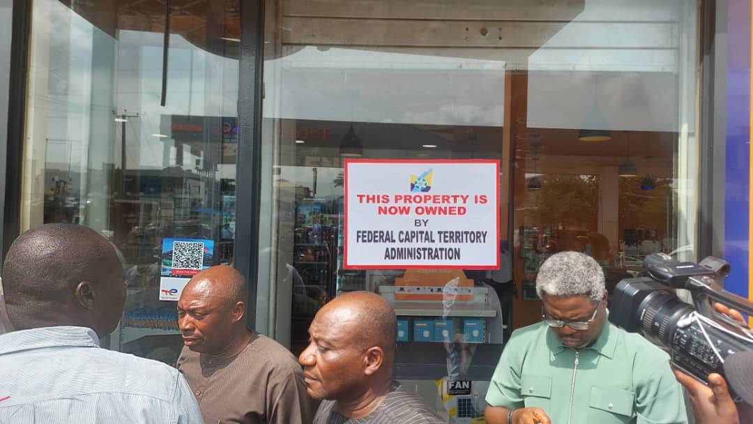NEWS FLASH!

FCT Administration begins sealing  of properties in default of payment of Ground Rent of 10 to 43 years.