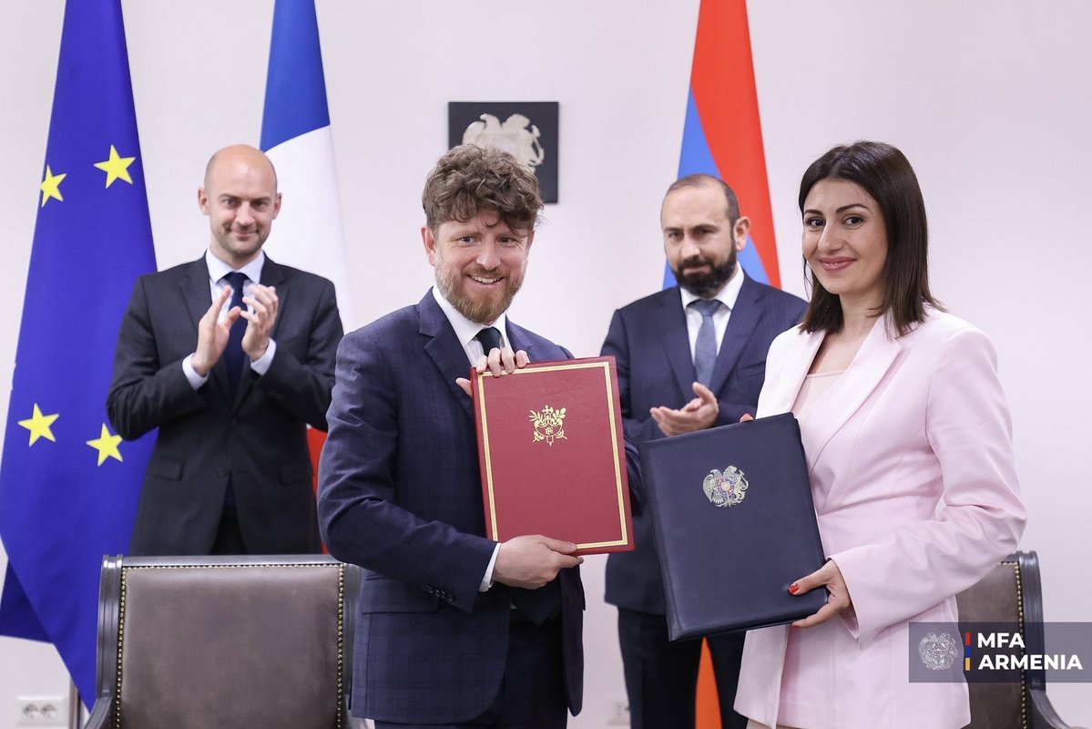 crossroads_am (@am_crossroads) on Twitter photo 🇦🇲🇫🇷In addition to the “Declaration of Intent”, #Armenia and #France signed two more documents:
🔹Protocol on Amendments to the Agreement between the Governments of Armenia and France on the Establishment and Operation of the French Development Agency (<a href="/AFD_France/">Agence Française de #Développement (AFD) 🇫🇷 🇪🇺</a>) and the 🇦🇲🇫🇷In addition to the “Declaration of Intent”, #Armenia and #France signed two more documents:
🔹Protocol on Amendments to the Agreement between the Governments of Armenia and France on the Establishment and Operation of the French Development Agency (<a href="/AFD_France/">Agence Française de #Développement (AFD) 🇫🇷 🇪🇺</a>) and the