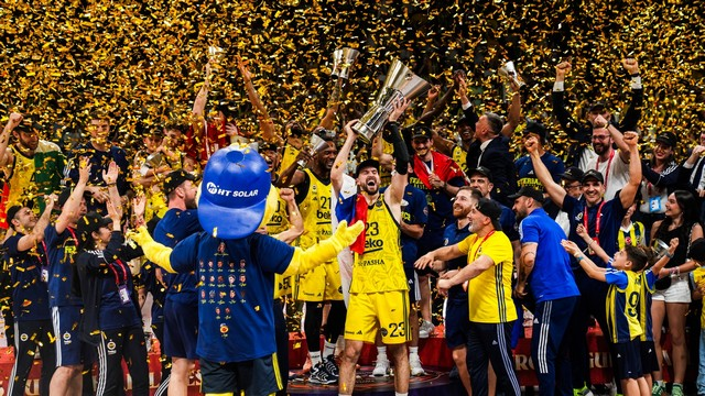SportsCubuklu's tweet image. 📺 25.05.2025 Televizyon reyting sonuçları;

🥇 Teşkilat (TRT1) 28,3
🥈 Fenerbahçe Beko  (Ssport) 27,6
🥉 Survivor (TV8)  24,3

9⃣ Galatasaray şampiyonluk töreni 8,4