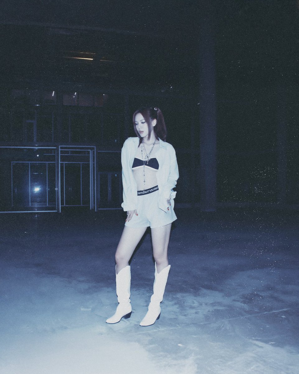 I’ll be all on you. ☽ જ⁀➴

stay tuned ♡
˙✧˖° 🫧 ⋆｡˚꩜

sandi 1st Mini EP ⌈29 shades⌋
→ 2025.05.30 Streaming out all platforms
→ 2025.05.31 Music Video 
𓇼🐚☾☼🦪

#EP29shades #sandi #MONAV 
#NEWWAVEntertainment #HYPETRAINGROUP