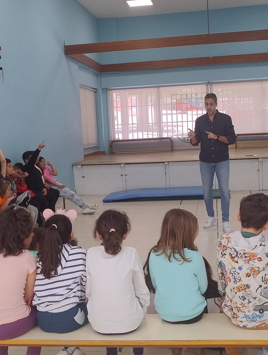 El pasado viernes impartí un seminario perteneciente a la Campaña para el Fomento de Hábitos Saludables en Escolares en el CEIP Arturo Duperier, qué buena experiencia para tod@s! <a href="/CPFCYL/">CPFCYL</a> <a href="/upsa/">UPSA</a>