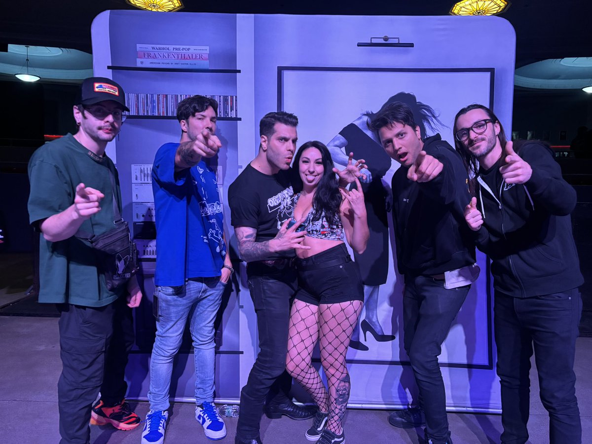 d3vilchili's tweet photo. Finally met INK ❤️
@ICENINEKILLS @spencerink
#screamathon https://t.co/NpHJvleXFr