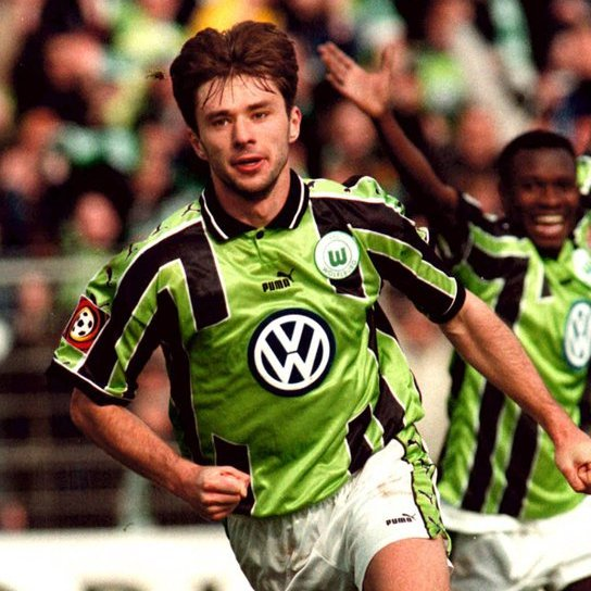 Jaynes__World's tweet image. ⚽️ Remembering KRZYSZTOF NOWAK, the #Polish🇵🇱 player who lost his life to #MND/#ALS twenty years ago today, aged 29.

Nowak was affectionately known as 'Ten of Hearts' ❤️ to his #VfLWolfsburg 💚 fans.

#MND #ALS #ELA #SLA; so many acronyms, the same cruel killer without a cure!