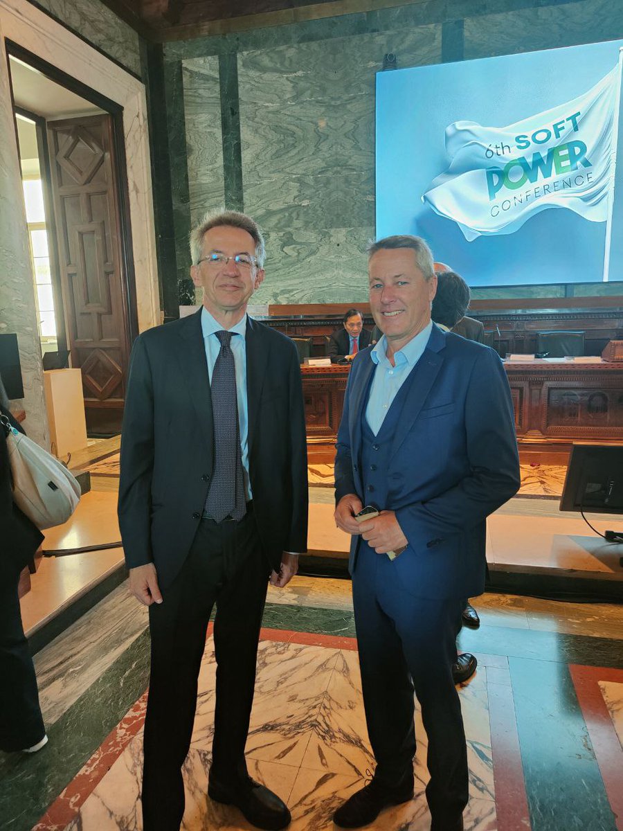 PhilippeMichelK's tweet image. #Naples Participation à la 6e édition de la conférence sur le Soft Power organisée par Francesco Rutelli, ancien Maire de Rome et cofondateur avec @bayrou de notre formation européenne @democrats_eu l'occasion pour moi de faire connaissance avec Gaetano Manfredi maire de Naples.