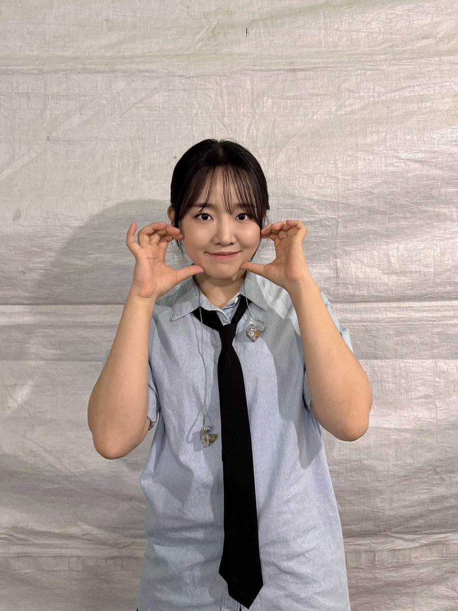 [#윤하]
동아대학교 대동제 Dong-A FESTIVAR☁️
같이 즐겨주신 여러분 덕분에 동화로 기억될 하루입니다🦋

#윤하 #YOUNHA #혜성은_지지않는다🌠 #윤하_홀릭스💓 #동아대학교