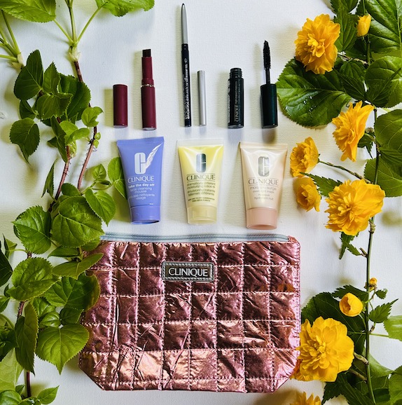 Calling all beauty enthusiasts! Make a $75 Sephora Canada online purchase today of ANY BRAND and you’ll receive this free 7-piece Clinique gift-with-purchase. #CLINIQUEsephoraGWPDay bit.ly/3YC9AgH