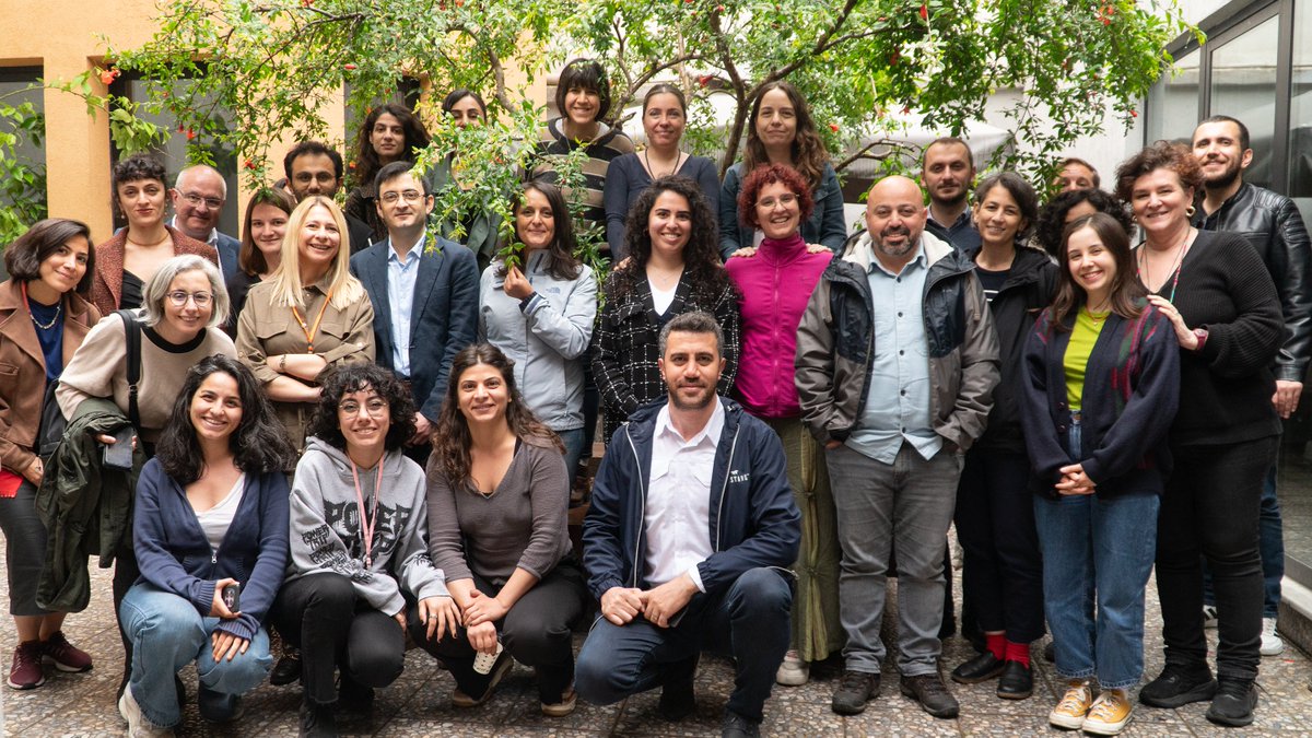 Azınlık Hakları Akademisi 2025'in 4 gün süren yüz yüze oturumları bugün tamamlandı. 

Geçtiğimiz dört gün boyunca, azınlık kavramının tanımı ve dönüşümü, uluslararası ve ulusal bazda azınlıklarla ilgili yasal mevzuat, Türkiye'deki azınlıkların siyasi tarihi ve azınlık haklarına