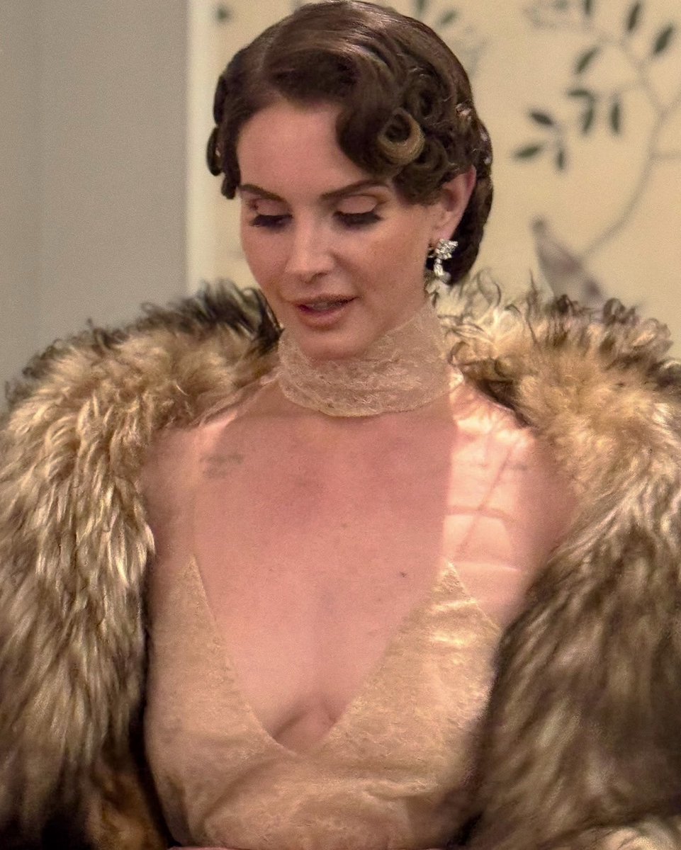 Never out of beauty, dressed to impress.