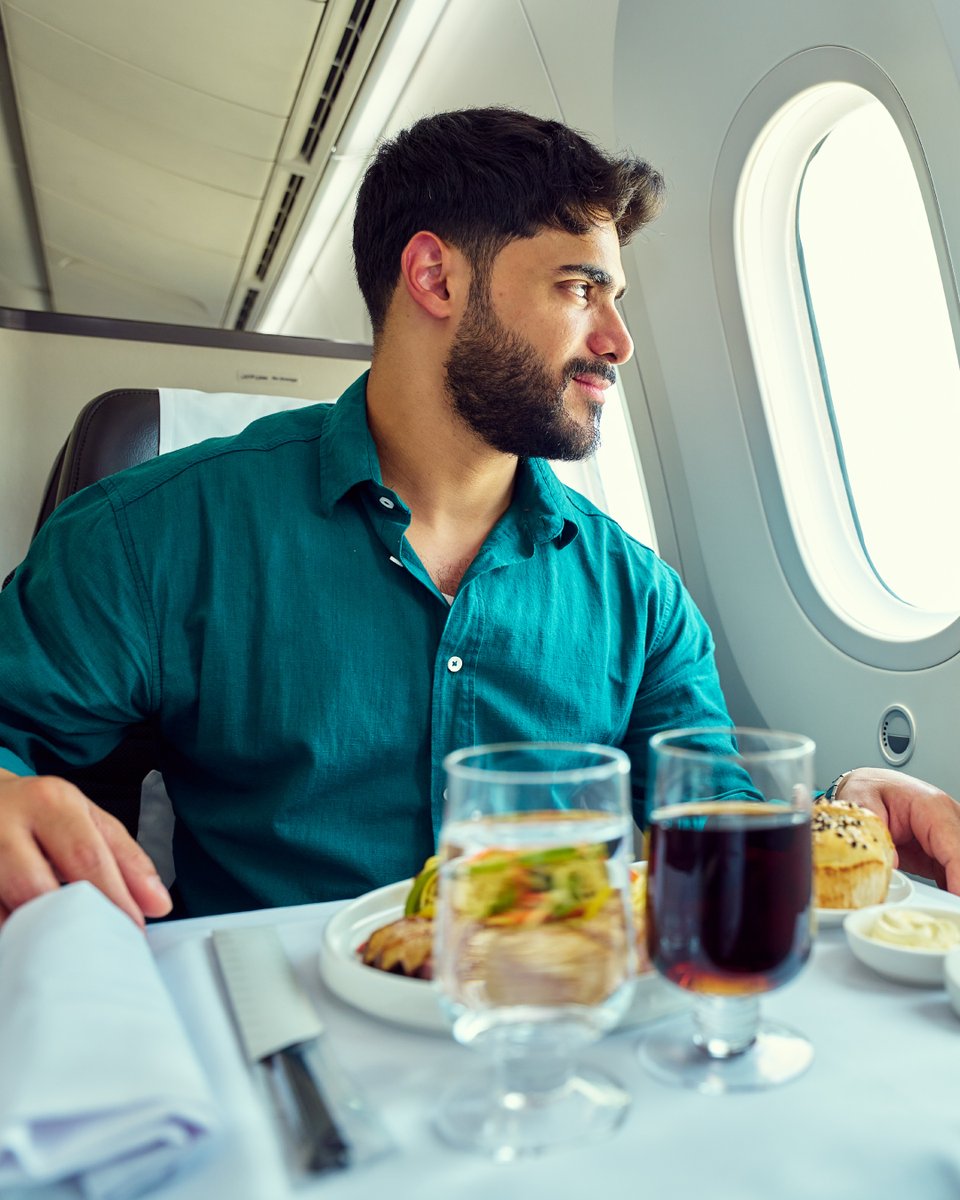 مذاق فاخر ومشروبات منعشة وإطلالة لا تُنسى من نافذتك للعالم بأسره!

#طيران_الخليج #البحرين #تميز_نختص_به