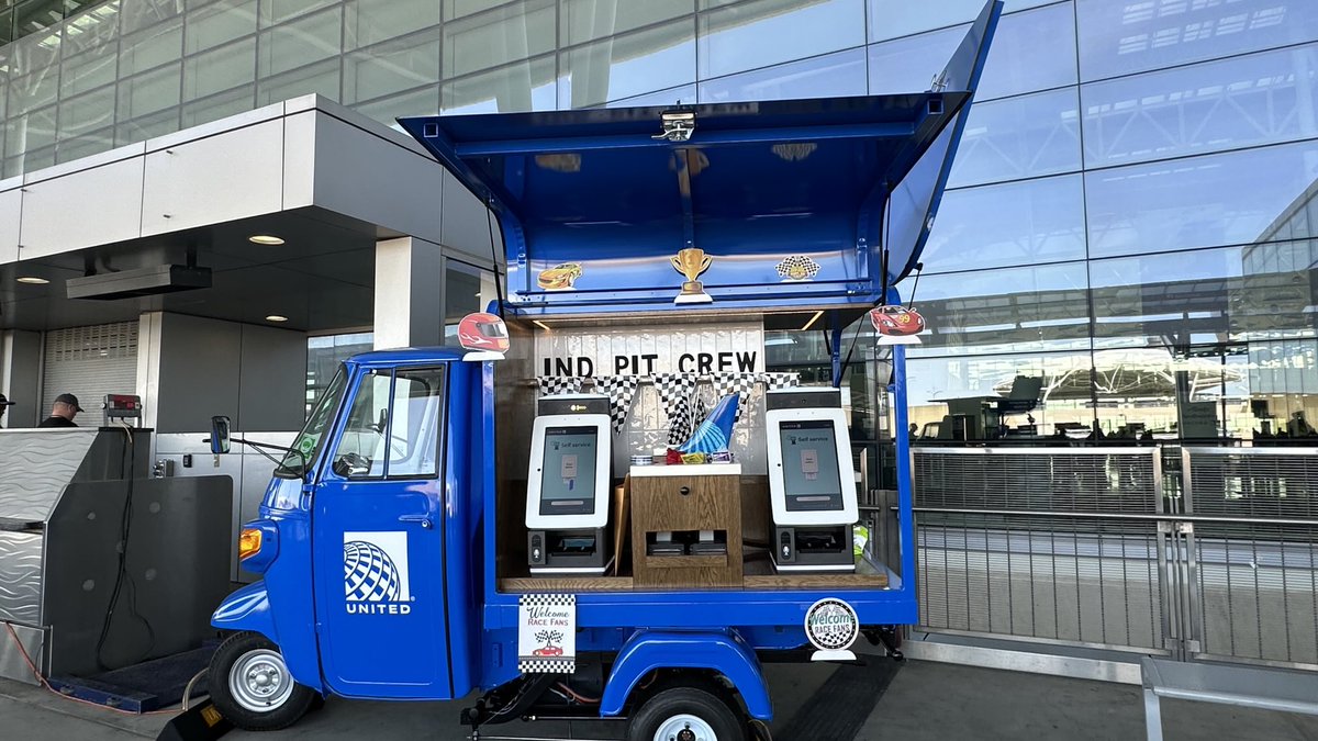 Priya D (@priyakworld) on Twitter photo Way to go <a href="/united/">United Airlines</a> !!! ✈️🙌🏼🇺🇸Love this Indy500 inspired curbside bag drop service on Memorial Day here at the <a href="/INDairport/">Indianapolis International Airport (IND)</a> to help passengers through #customerservice #airline #united #UA Way to go <a href="/united/">United Airlines</a> !!! ✈️🙌🏼🇺🇸Love this Indy500 inspired curbside bag drop service on Memorial Day here at the <a href="/INDairport/">Indianapolis International Airport (IND)</a> to help passengers through #customerservice #airline #united #UA