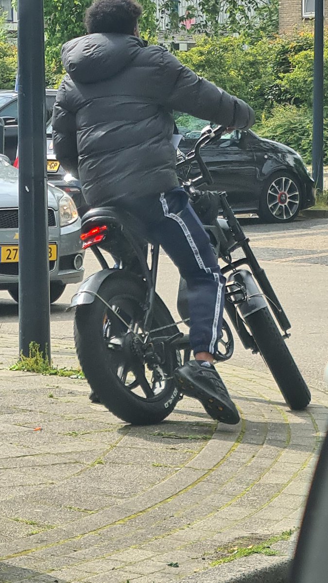 SjStones's tweet photo. @HenkKrol @telegraaf Ik kan dit niet aanzien
Weer jongens uit Winschoten?
Wonen bij hun moeder
Vader reeds vertrokken bij #gesluierde vrouw.
Moeder #statushouder en 3.000 #uitkering door #COA geregeld met nog #kinderbijslag. Auto ook geregeld met #invalide kaart. Ook voor kind #fatbike. https://t.co/8fFFs3dapO