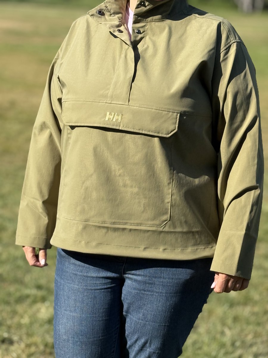 ReviewStudioUK1's tweet image. AD
@HellyHansen have this brilliant Women's Escape jacket  with front kangaroo pocket for hiking - or dog walking!

thereviewstudio.co.uk/2025/05/26/hel…

#RainMac #OutdoorJacket #WaterproofJacket #WaterproofLightweight #LightweightJacket #HikingJacket #WalkingJacket #DogWalkingJacket