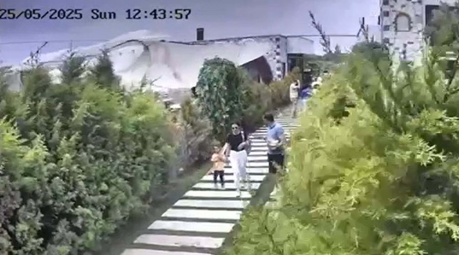 MedimagazinTR's tweet photo. İzmir'in Menemen ilçesinde, bir anaokulunun düğün salonunda düzenlenen kahvaltı organizasyonda üzerlerine dekoratif kemer yıkılan Doktor Mehmet Fatih Baltacı (35) ile eşi Güler Baltacı (35), enkaz altında kaldı. Doktor Mehmet Fatih Baltacı yaşamını yitirirken, eşi ağır yaralandı. https://t.co/xLMpoPk6eE