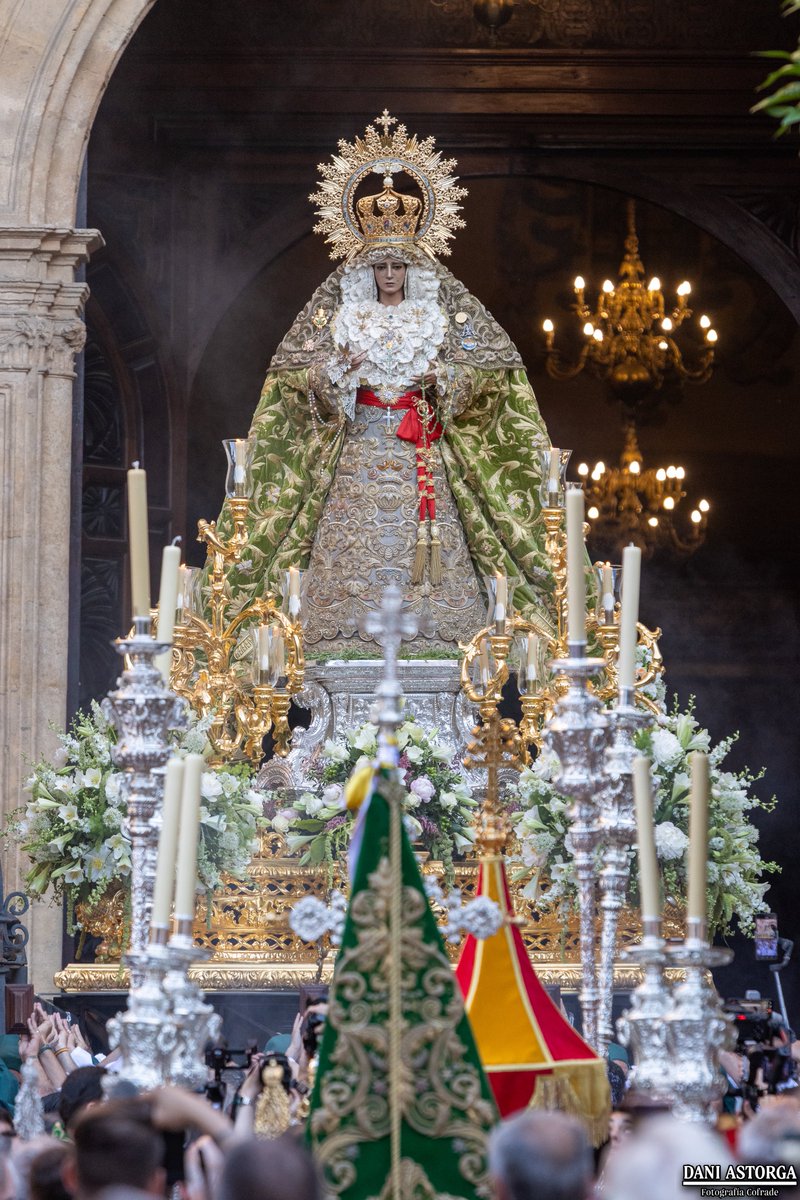 En Roma o en Málaga, la Esperanza reinará por siempre.

<a href="/pasoyesperanza/">Esperanza de Málaga</a> #CofradíasMLG