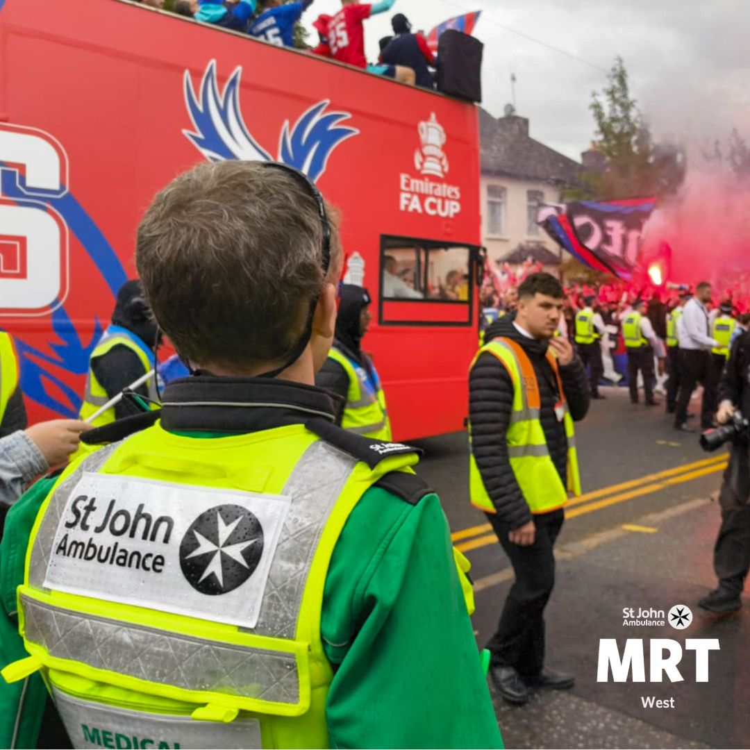 We are out supporting <a href="/SJALondonMRT/">SJA London & South MRT</a> providing medical care in the crowds at multiple homecoming parades today ⚽!! This photo was taken at #CPFC by one of our Doctors!