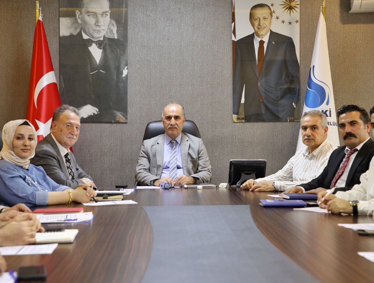 suskigm's tweet photo. Şanlıurfa’mıza en iyi hizmetleri kazandırmanın gayretiyle çalışıyoruz. 🚰🚧👷

ŞUSKİ Genel Müdürümüz Emin İZOL’un koordinesinde Daire Başkanlarımız ile birlikte haftalık planlama ve değerlendirme toplantısını gerçekleştirdik. https://t.co/8tXAmps4C7
