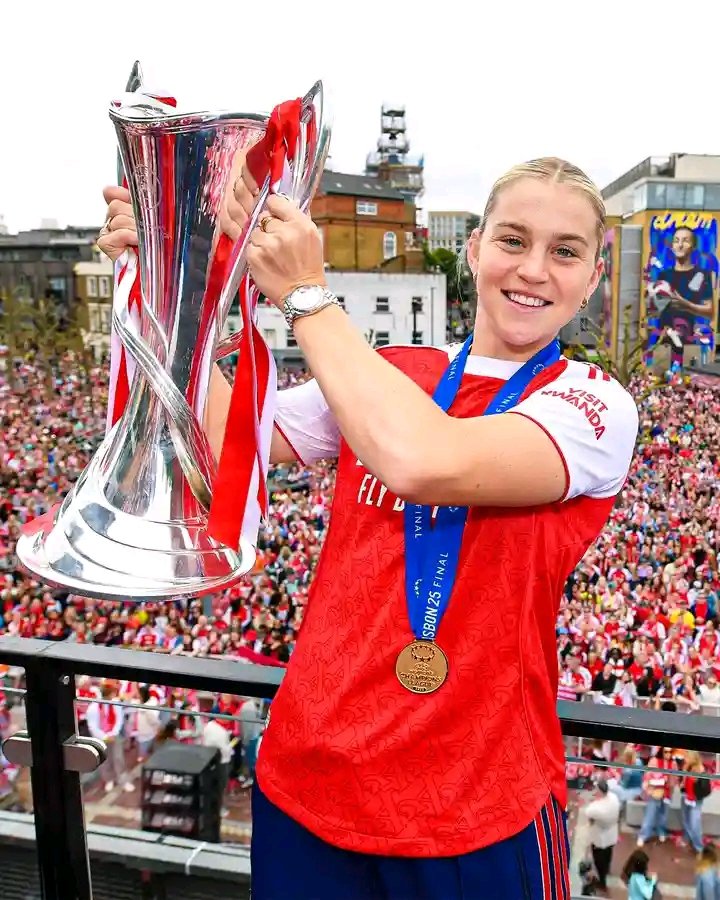 LARamsey02's tweet photo. Now I have to be consistent with the two men and women team this team ride till I die #Gunners4life https://t.co/GnuMAHXbS7