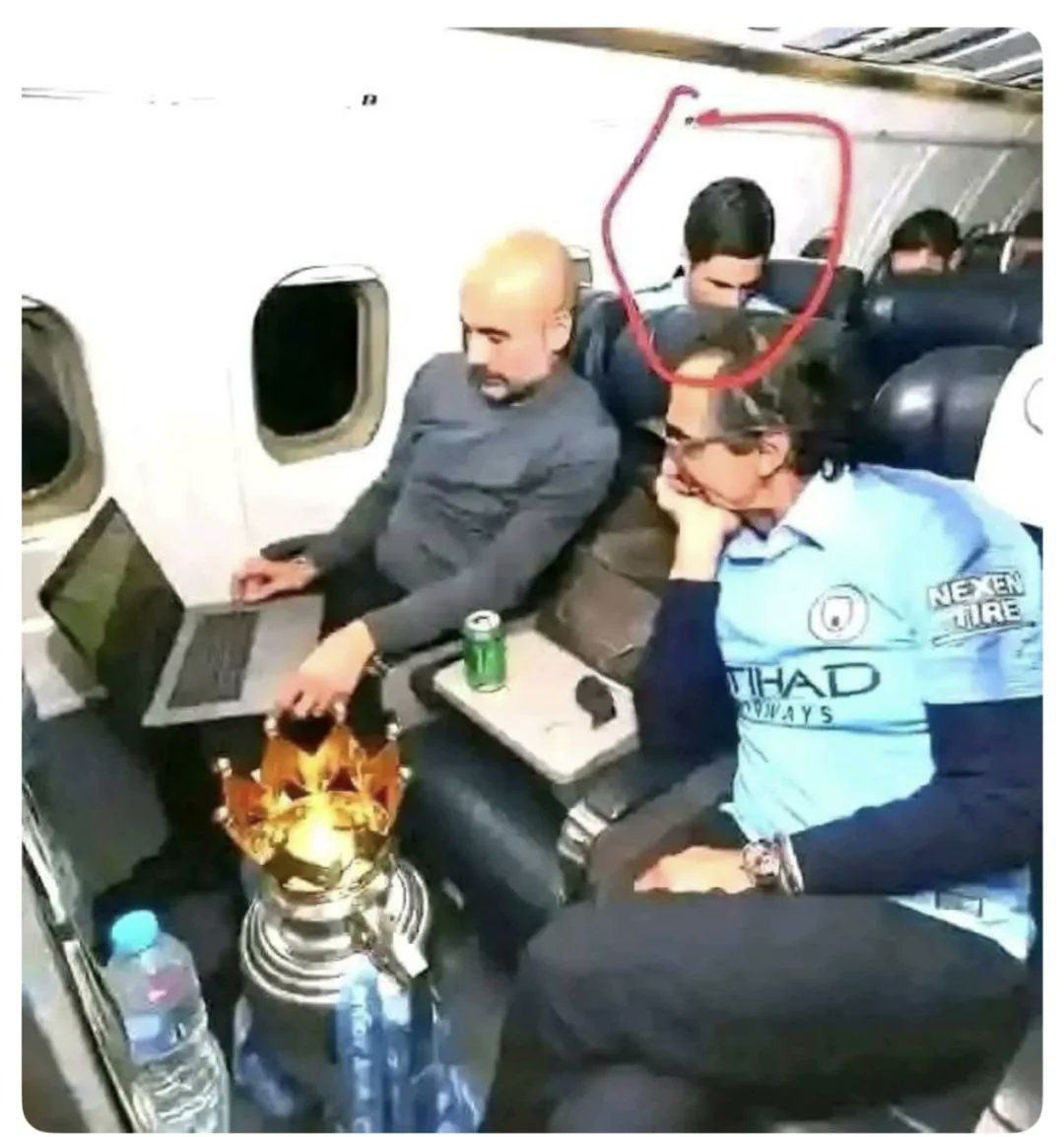 TrollFootball's tweet photo. Back when Pep was giving tutorials to coaches on how to win trophies, Arteta was busy watching reels. https://t.co/IhQl9zms0W