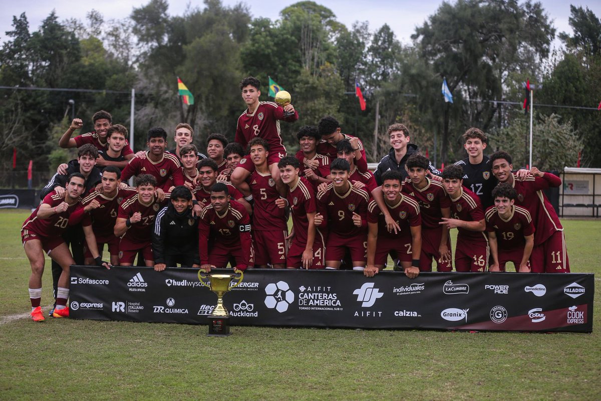 Venezuela are drawn alongside England, Egypt &amp; Haiti for the 2025 U17 World Cup, hosted by Qatar in November.

They’ve just won the prestigious Torneo Canteras de América. Captained by Juan Camilo Uribe, they beat Gremio 2-0 in the Final. Hennry Diaz won Player of the Tournament.