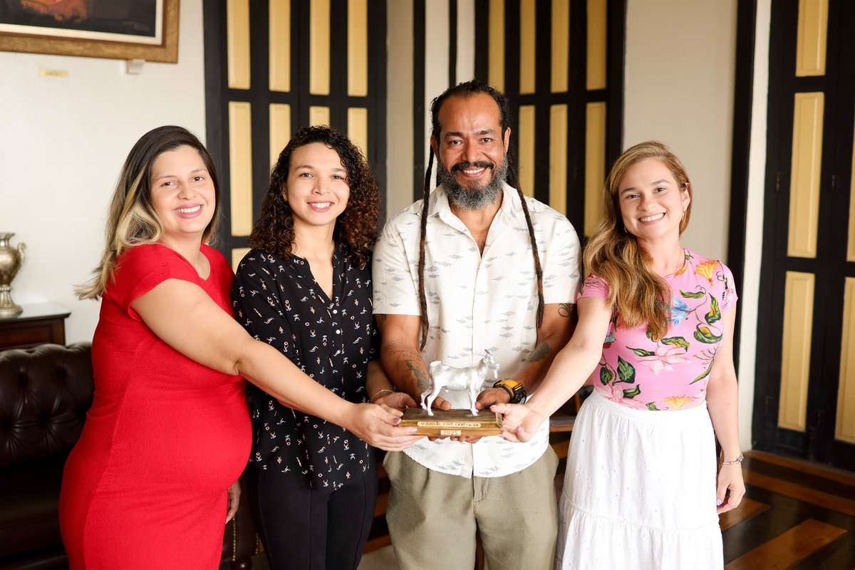 sescpi's tweet photo. 🌎Oi, rede!

Afluência – Águas do Delta ganha troféu em importante evento audiovisual do Semiárido!

O Sesc no Piauí comemora a seleção do documentário “Afluência Águas do Delta: Coqueiro da Praia” no Festival Cine Caatinga 2025, um importante evento audiovisual do Semiárido. https://t.co/FWOeRV9mQx
