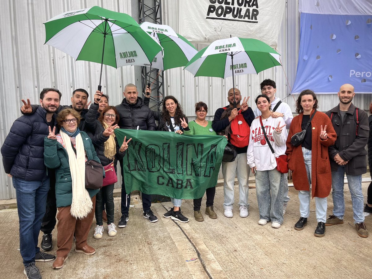 AndresLaBlunda's tweet photo. Viva la Patria, Viva Cristina 🇦🇷

A 215 años del nacimiento de nuestra patria y 22 de la asunción de Néstor lo que mejor podemos hacer es seguir su ejemplo: bancar y cuidar a @CFKArgentina ✌🏼

La soberanía y la identidad son lo que hacen grande nuestro país 🤍

#CristinaEsLaConduccion