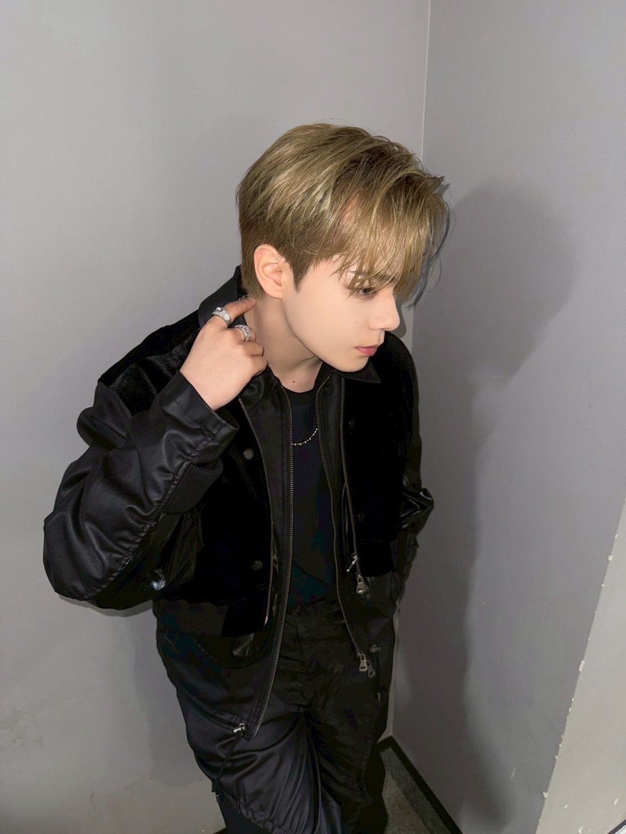 [#鶴房汐恩]
CDTVライブ！ライブ！

僕の唯一の弟、豆ちゃん主演の映画
「BADBOYS」の主題歌「Be brave!」は
如何でしたか？
豆ちゃんとラップの時
睨みきかせました！👁️⚡️👁️

今日から俺もヤンチーやぜ🤛

#Be_brave
#JO1 #TSURUBOSHION