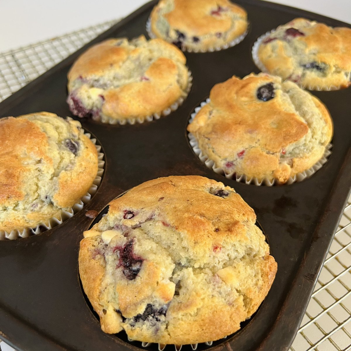 You know what day it is…

GF triple berry and white chocolate chip muffins 🫐

It’s a new week- let’s get it, bbs.