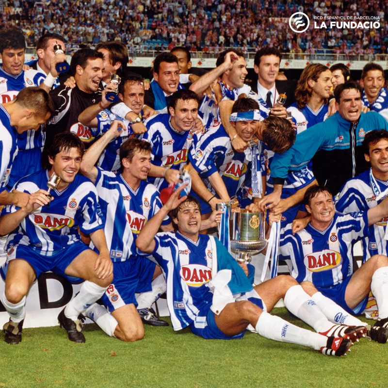RCDEspanyol's tweet photo. 🔙 Tal dia com avui, de fa 25 anys, vam ser campions de Copa a Mestalla per tercera vegada a la nostra història!

🏟️ Celebra aquesta efemèride amb el Tour #RCDE i aconsegueix una postal commemorativa exclusiva.

🏆 Quins records teniu d’aquell dia?

#FundacióRCDE