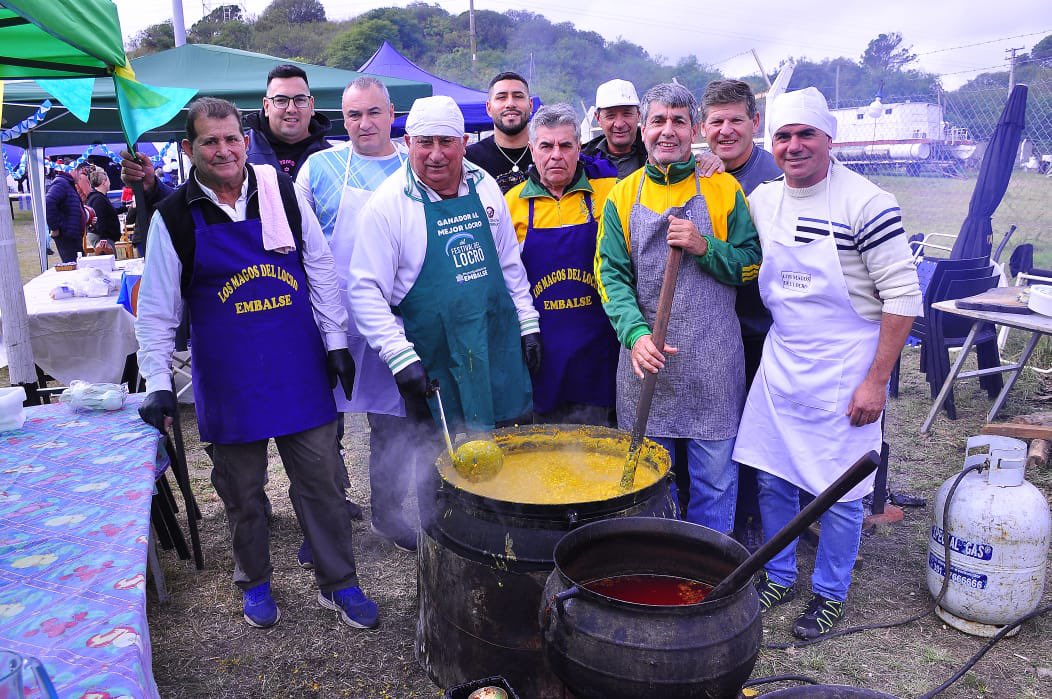 MuniEmbalse's tweet image. Festival del Locro Serrano 🙌

Este domingo patrio vivimos una jornada inolvidable en Embalse, con un gran marco de público que se acercó a disfrutar de nuestras tradiciones. Compartimos un hermoso día en familia, con gastronomía, música, danzas que llenaron de color y alegría.