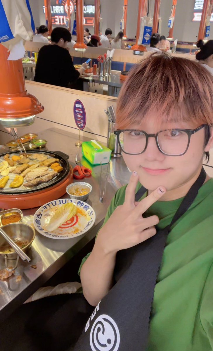 small_roubao's tweet photo. 自助烤肉🍖 https://t.co/IxlqCCBWYy