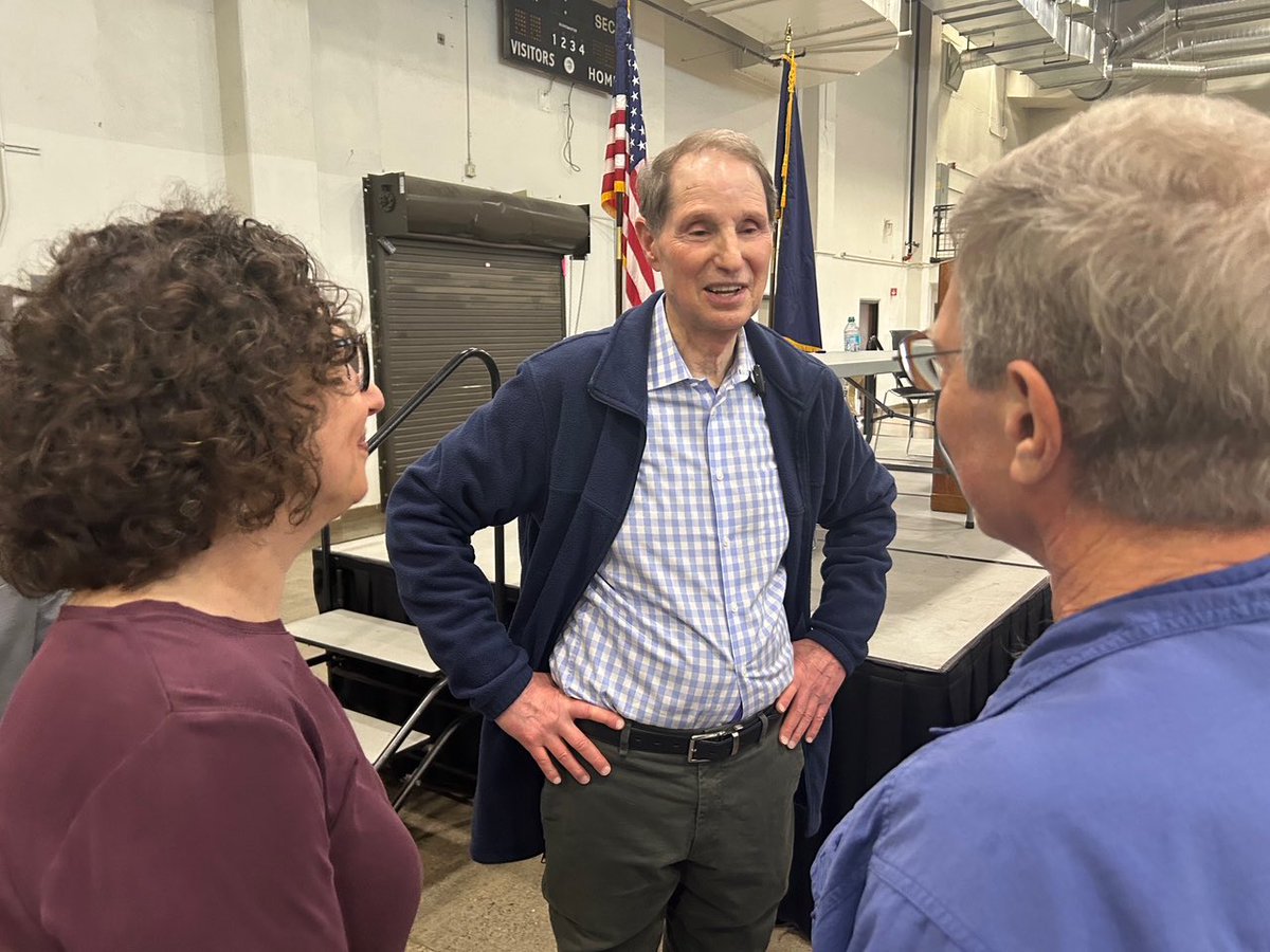 RonWyden's tweet photo. My #2025townhall yesterday in Jackson County showed the #OregonWay at its very best. Great questions from residents in Southern Oregon voicing their concerns about Donald Trump’s tariff tantrums + his attacks on the courts, voting rights, Social Security, health care &amp; more. https://t.co/ZV0vm3pERY